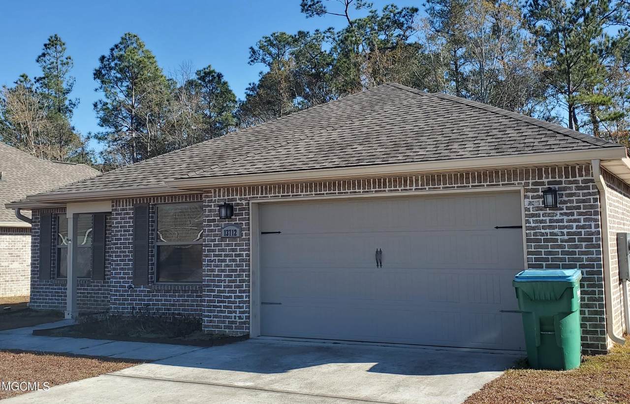 13712 Fox Hill Dr - Photo 1