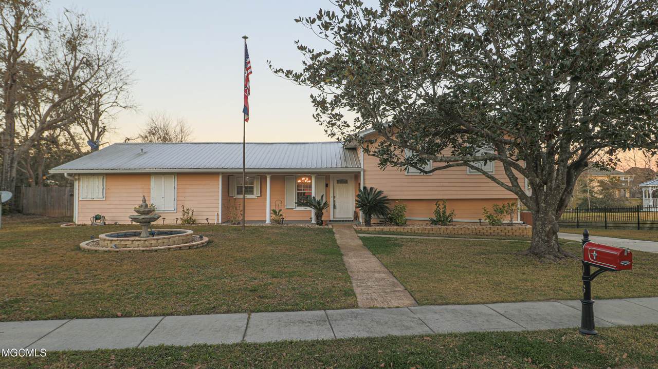 706 Holly Hills Dr - Photo 1