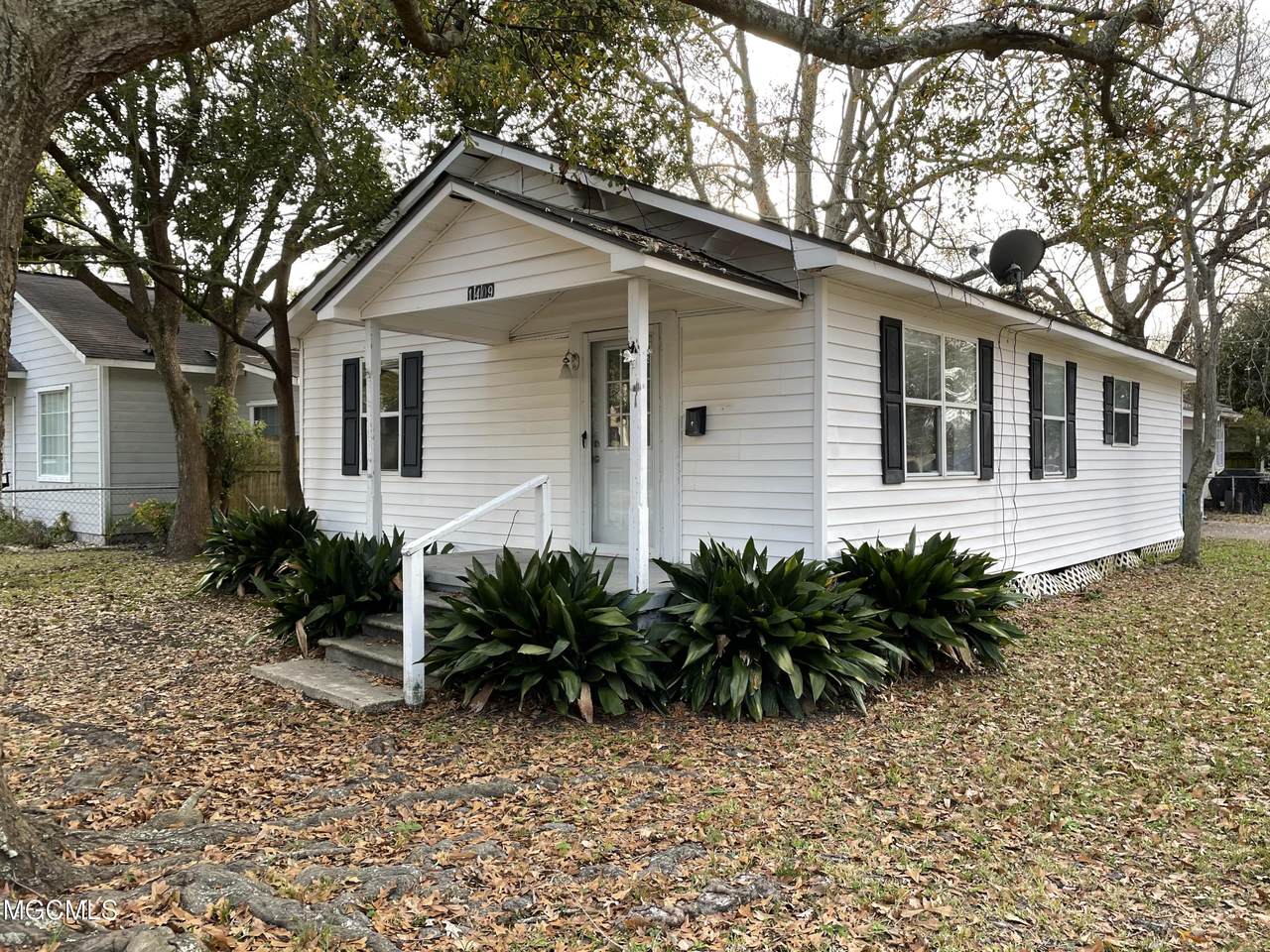 1409 Roosevelt St - Photo 1