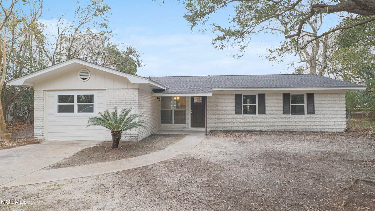 328 Mac Arthur Ave - Photo 1