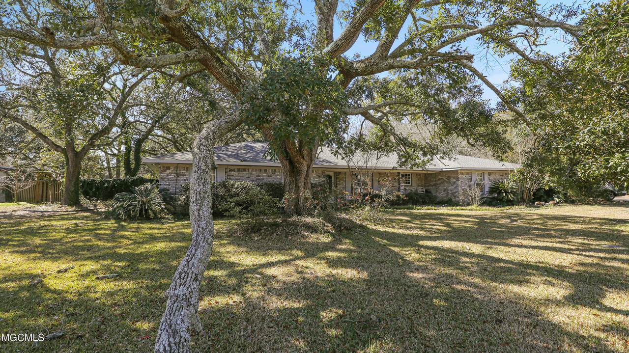 1229 Main St - Photo 1