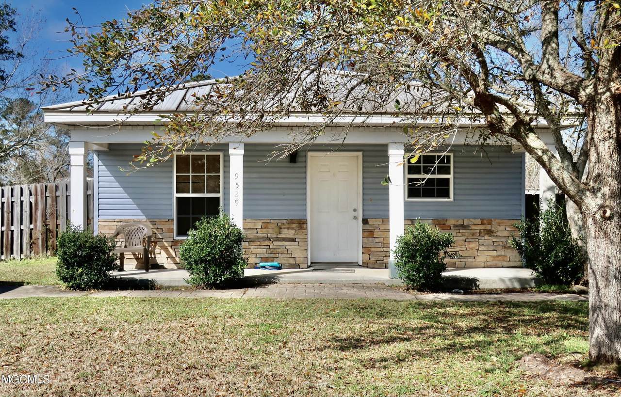9529 Smith Ave - Photo 1