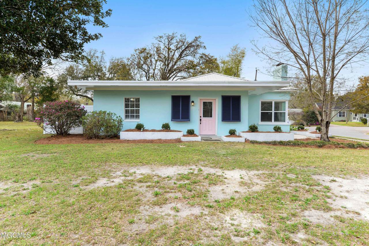 1015 Cherokee - Photo 1