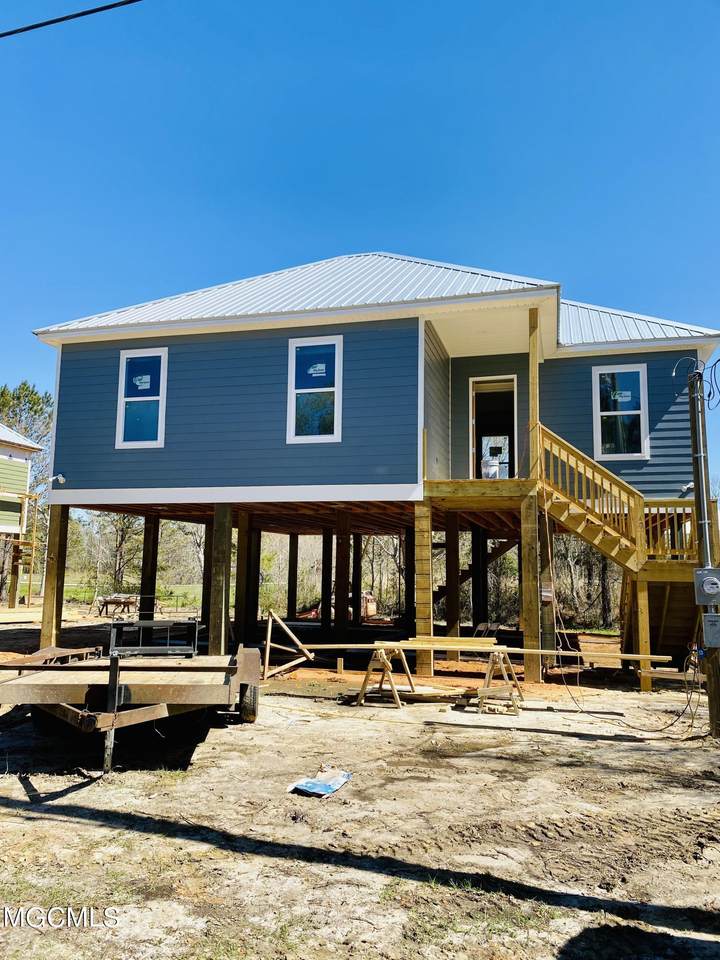 204 Marcus Dr - Photo 1
