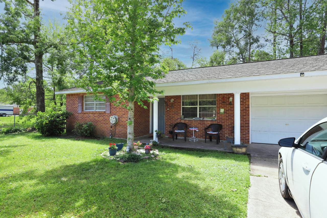 1537 Waveland Ave - Photo 1