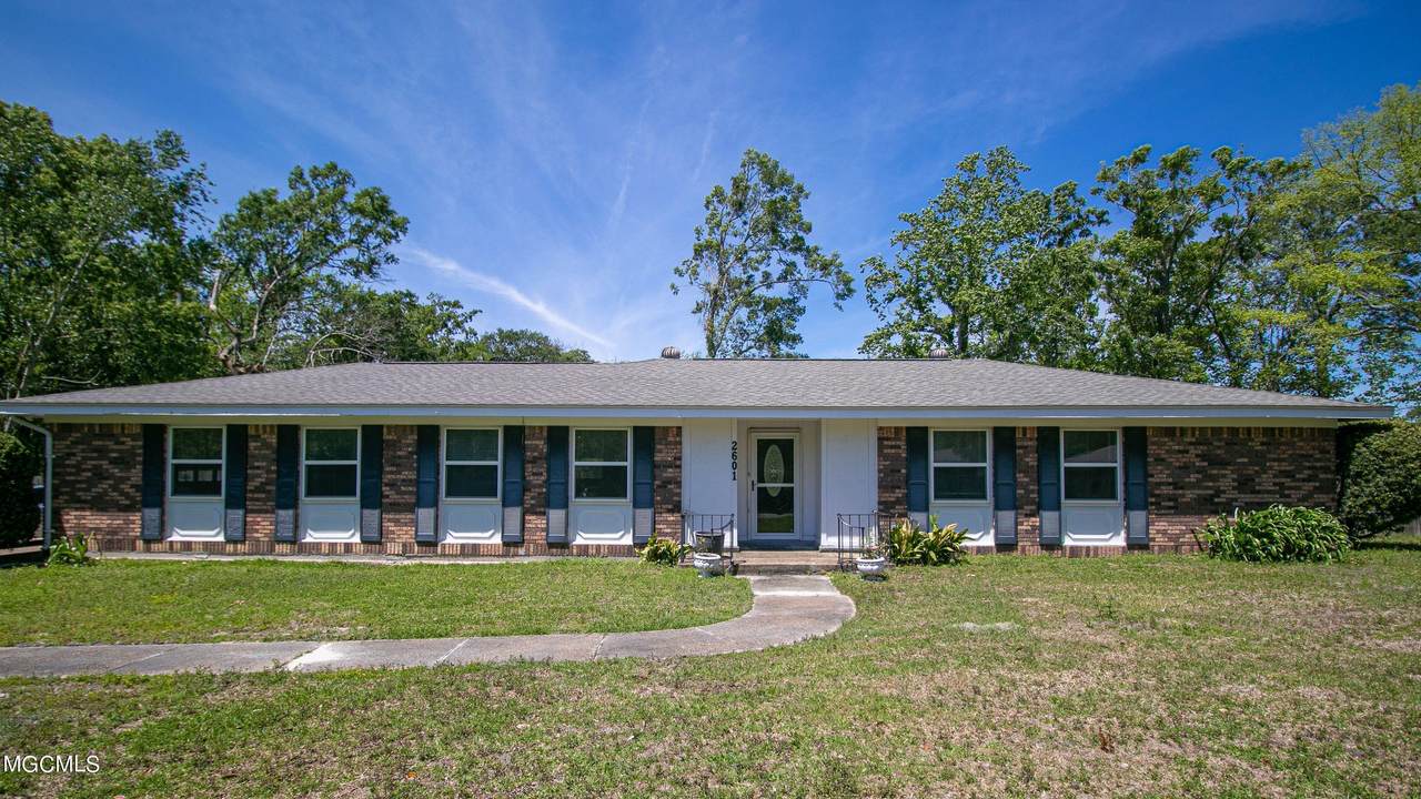 2601 Pine Ave - Photo 1