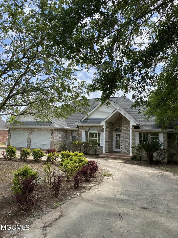 700 Tantallon Dr - Photo 1