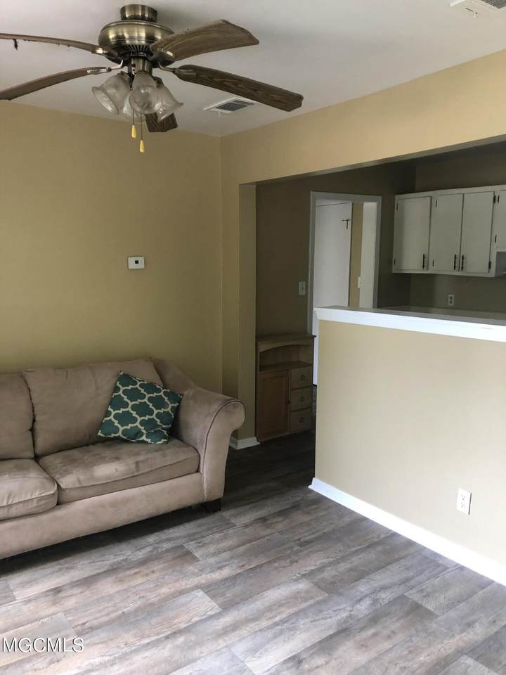 905 Sarrazin Ave - Photo 1