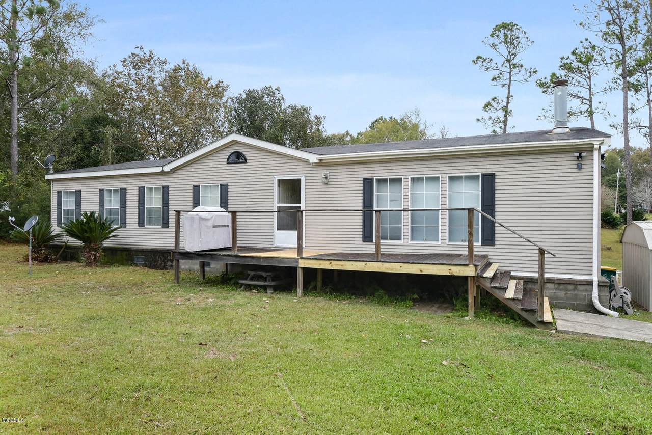 18296 Longwood Dr - Photo 1