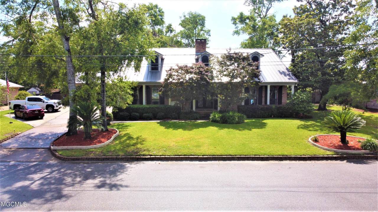 448 Linda Dr - Photo 1