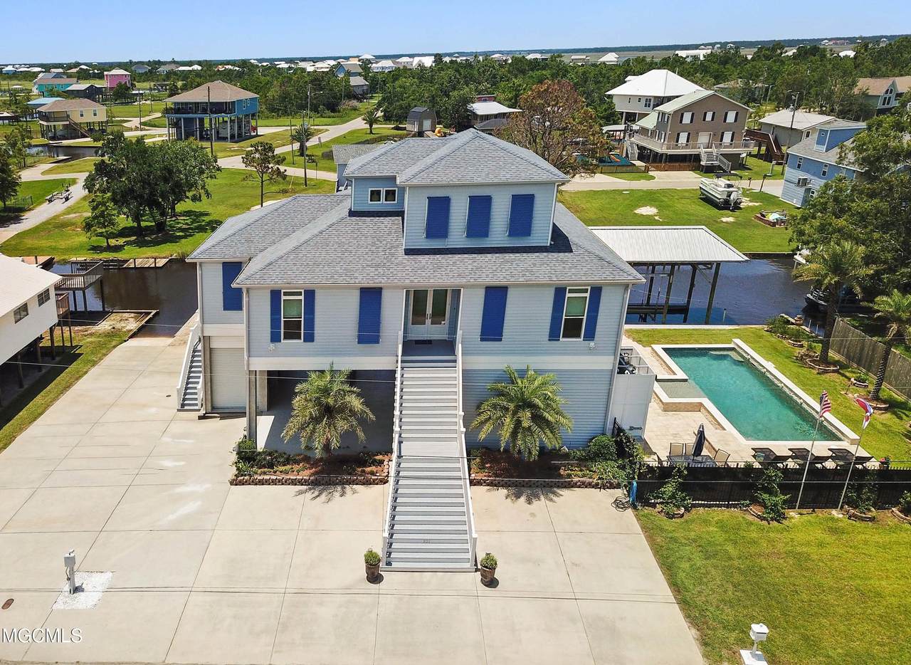 921 Deer Dr - Photo 1