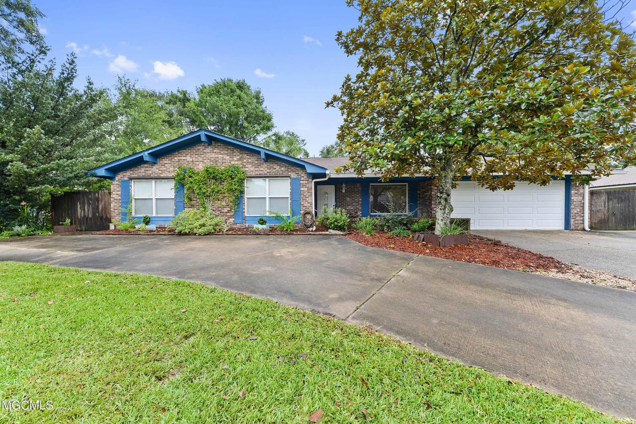 336 Annette Ln - Photo 1