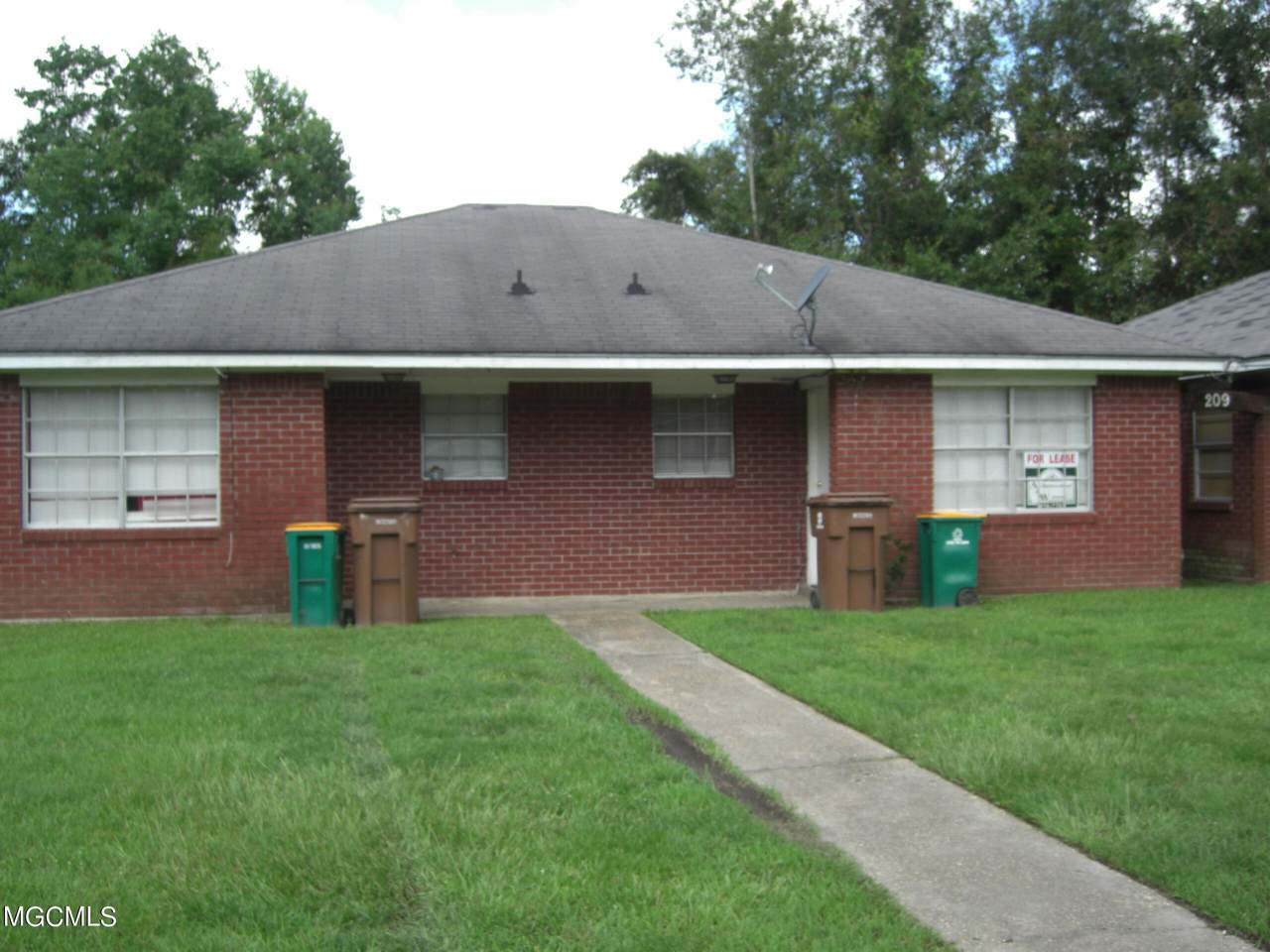 209 Lawler Ave - Photo 1