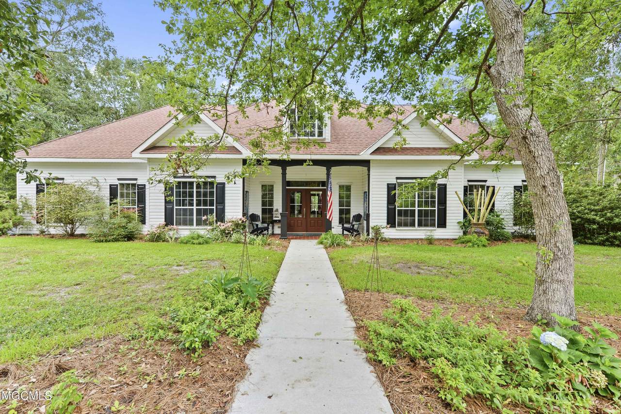 111 Pine Dr - Photo 1