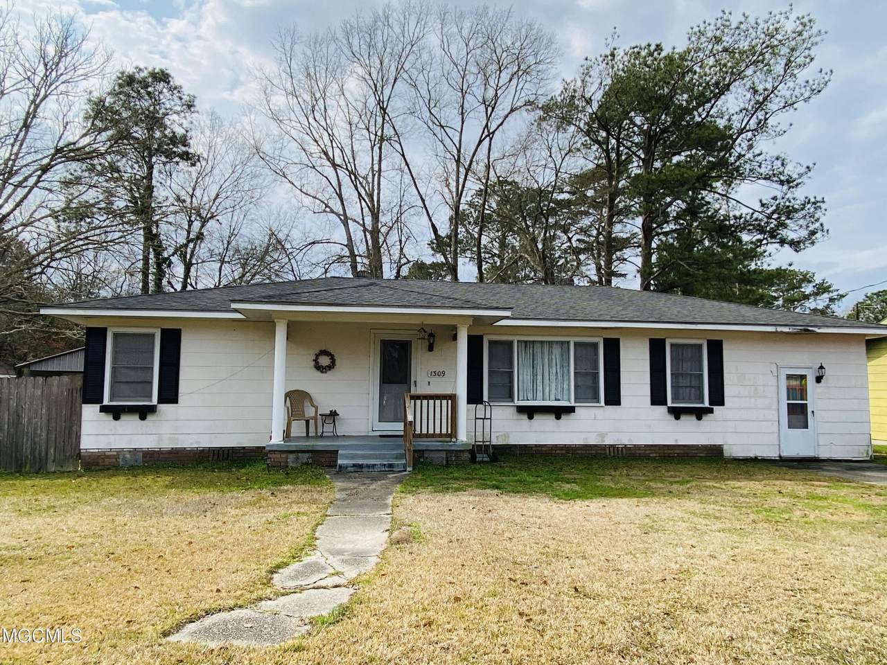 1309 6th Ave - Photo 1