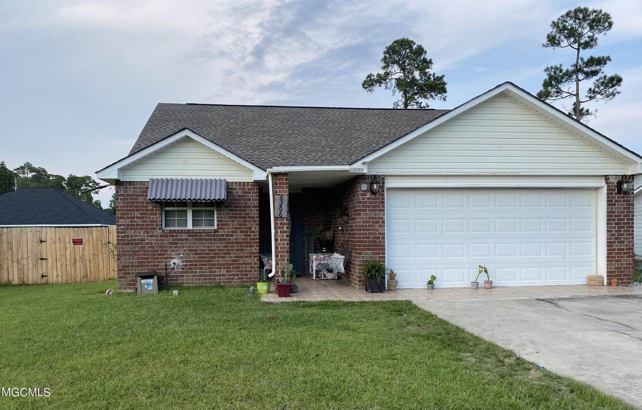 8206 Redstone Dr - Photo 1
