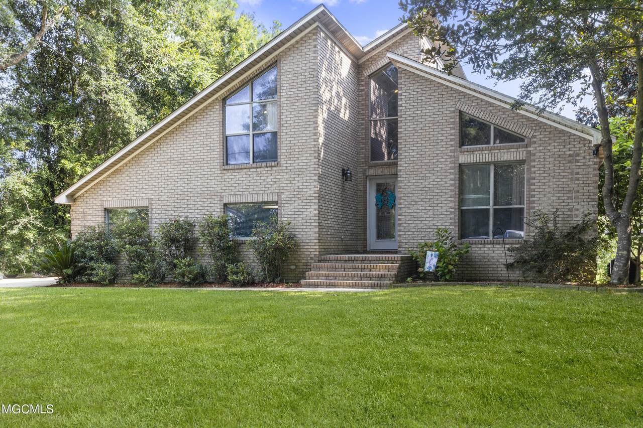 1912 Brookside Dr - Photo 1