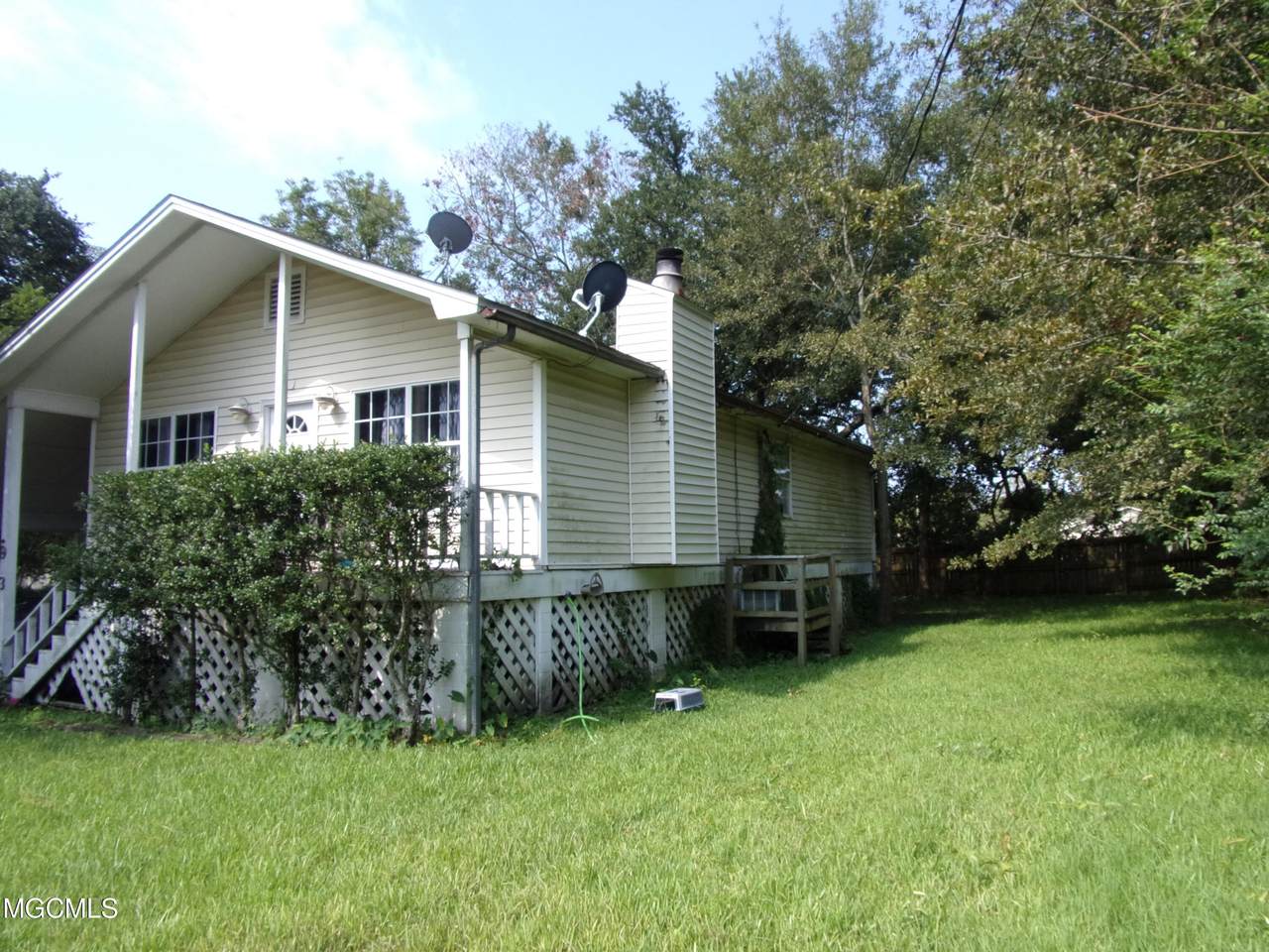913 Canal St - Photo 1