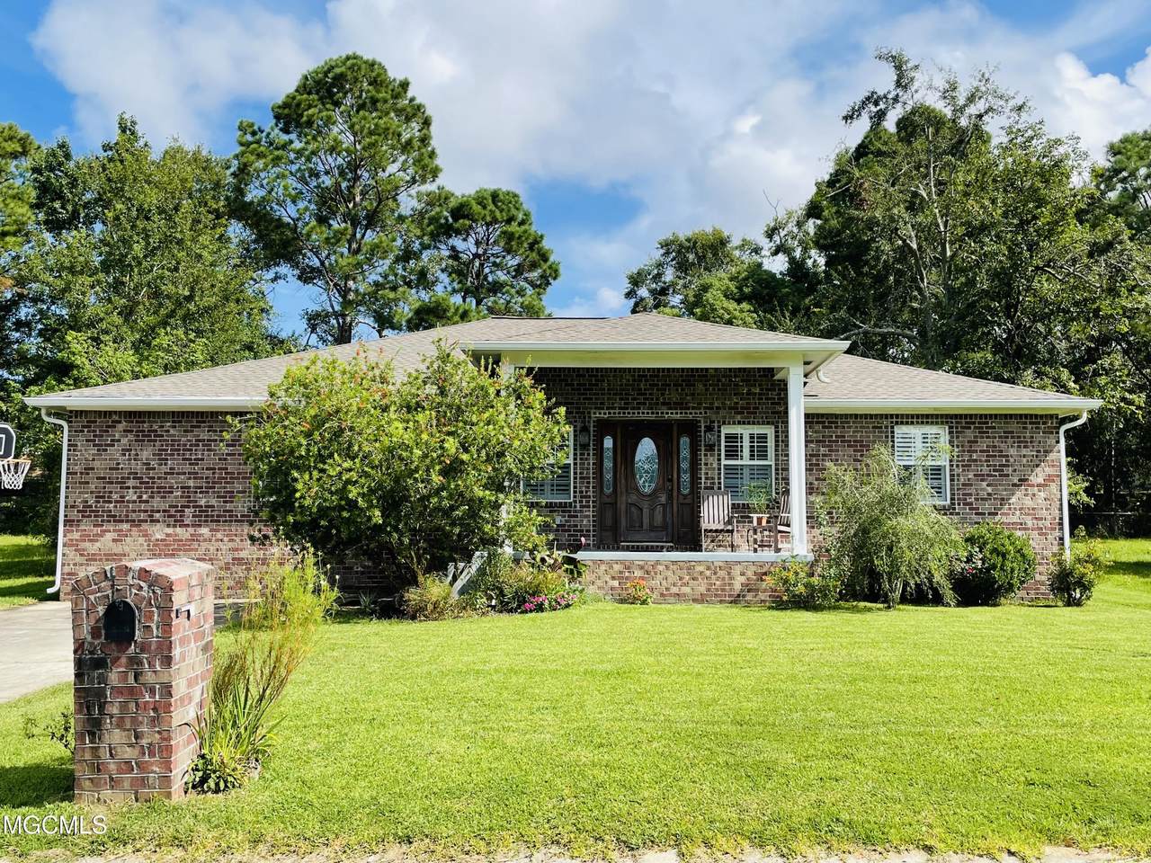 138 Locust Dr - Photo 1