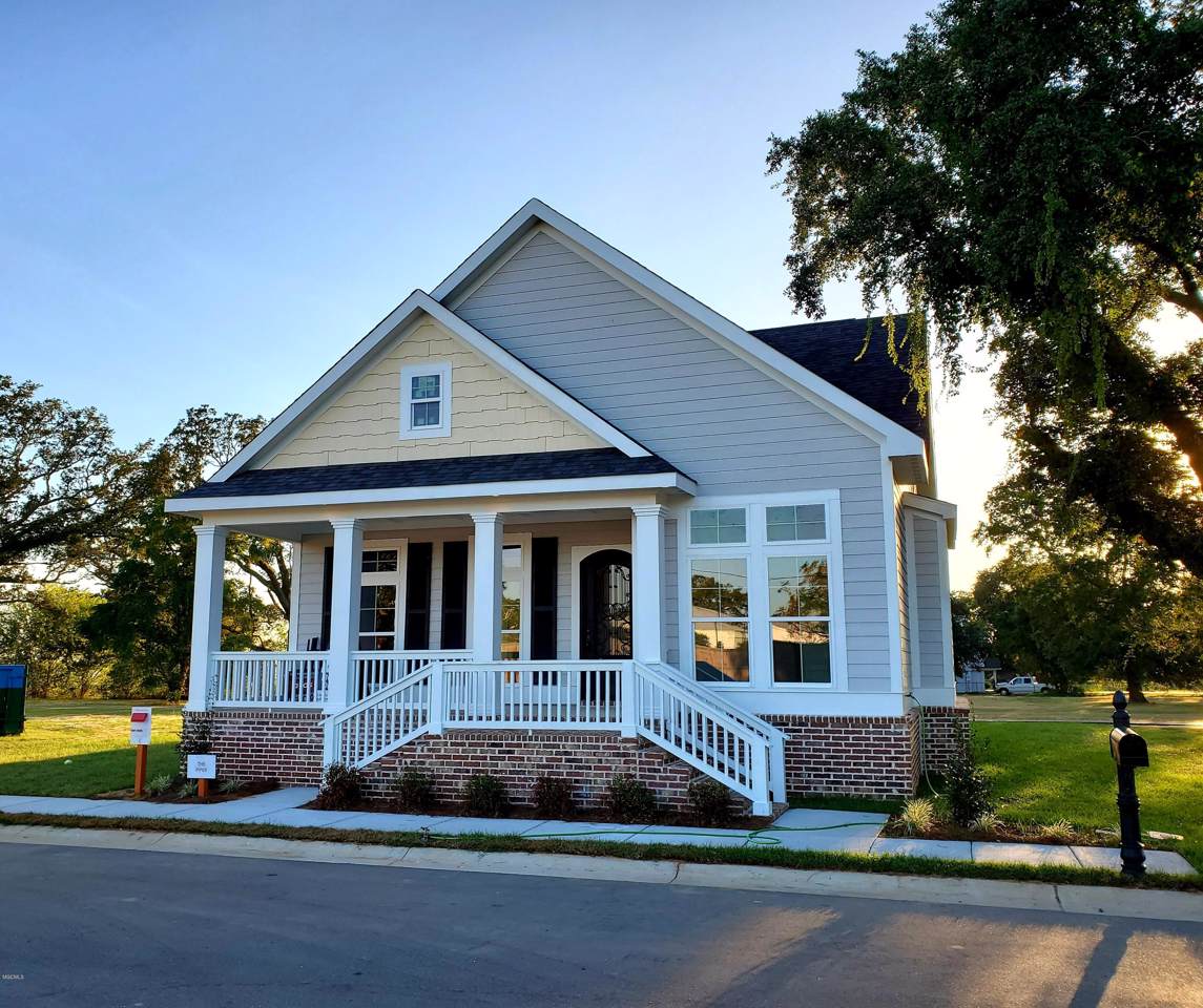 111 Whispering Oaks St - Photo 1