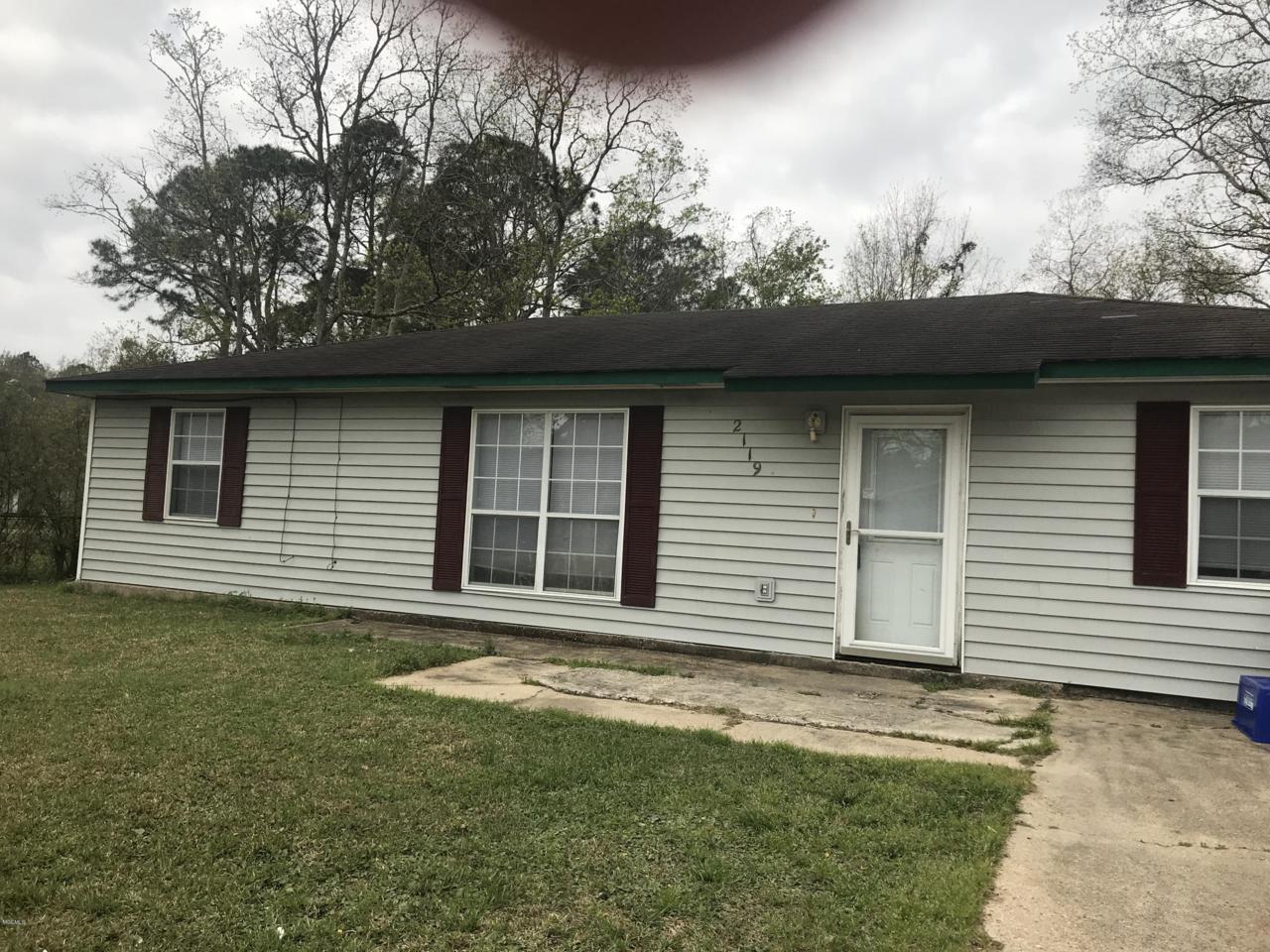 2119 Shadowwood Cir - Photo 1