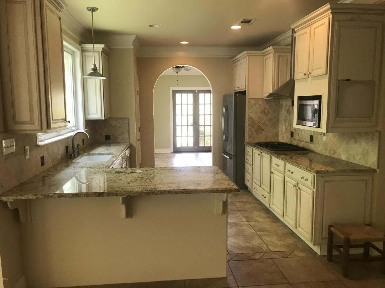 1807 Burton Ave - Photo 1