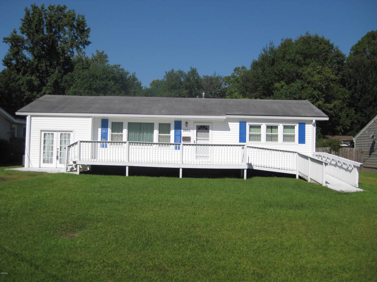 3905 Washington Ave - Photo 1