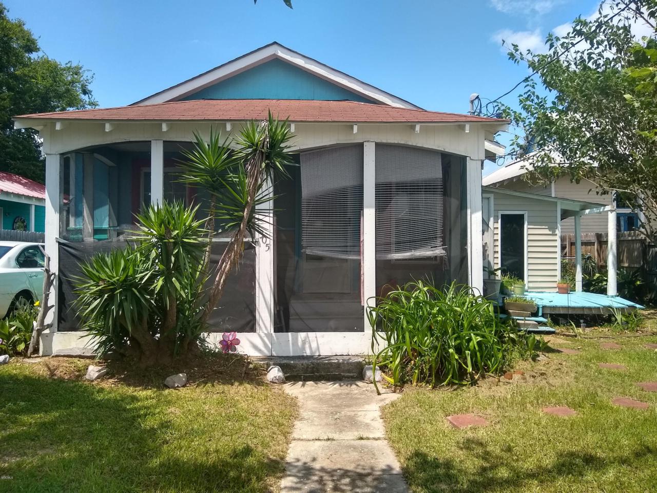 305 Union St - Photo 1