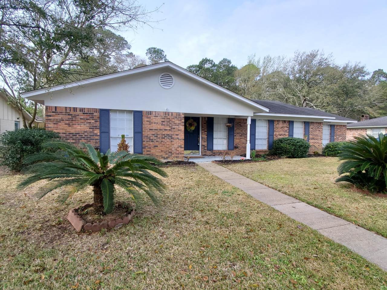 2207 Sandalwood Pl - Photo 1