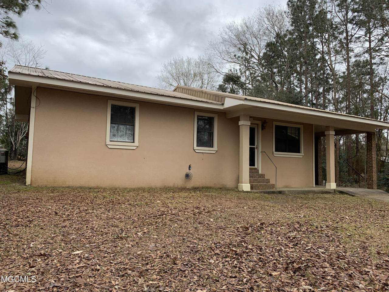 105 Lake Dr - Photo 1