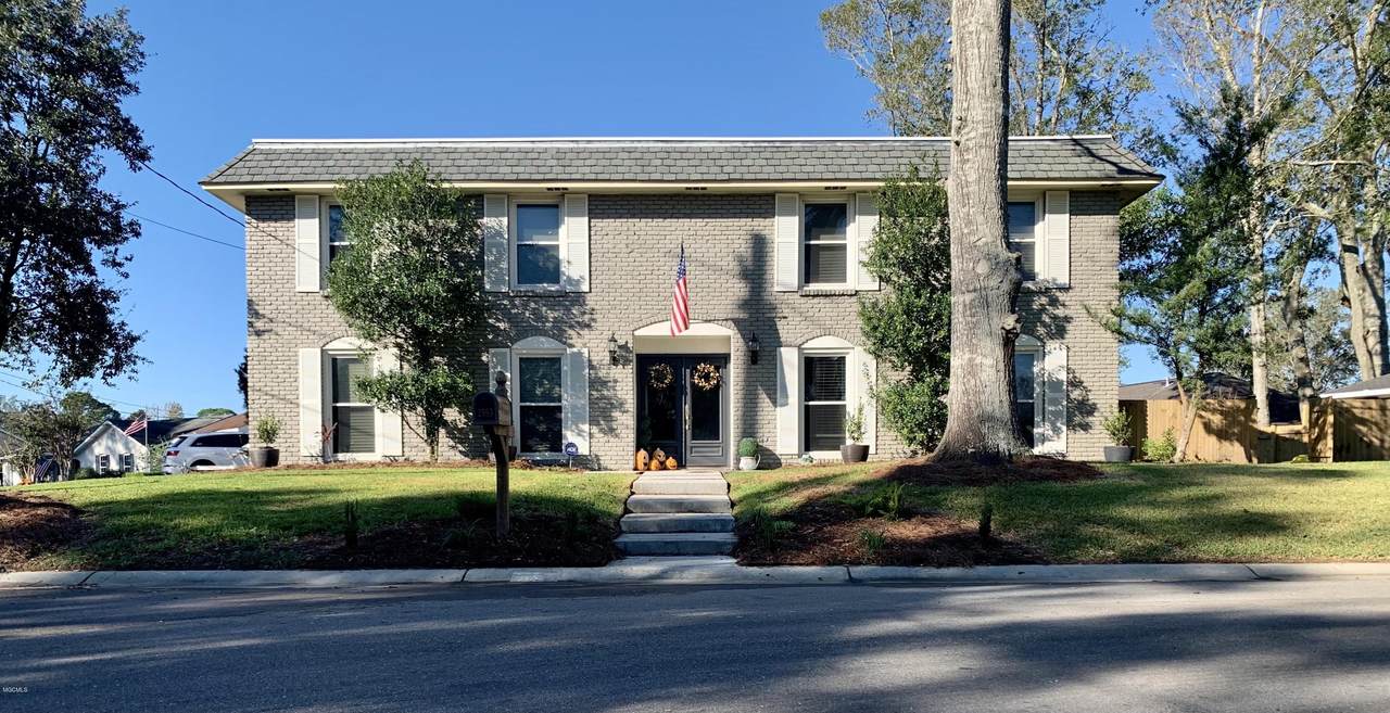 2553 Mercedes Dr - Photo 1