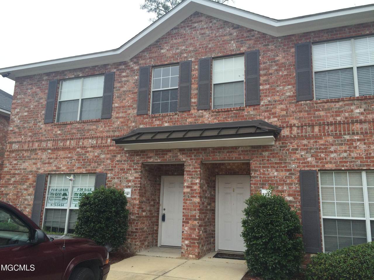 209 Armand Oaks - Photo 1