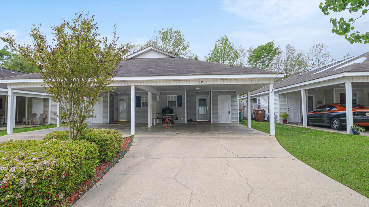 935 Greystone Dr - Photo 1