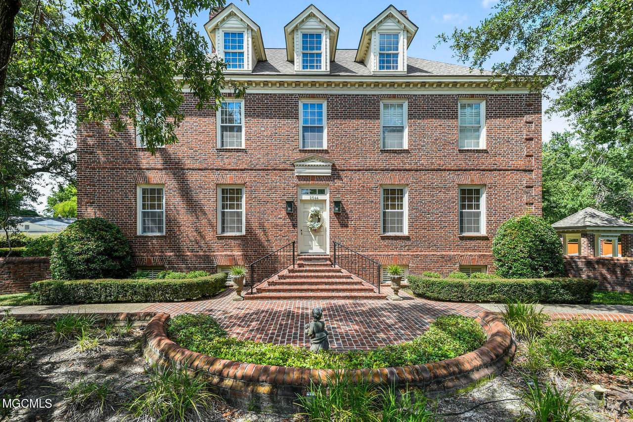 2544 Mercedes Dr - Photo 1