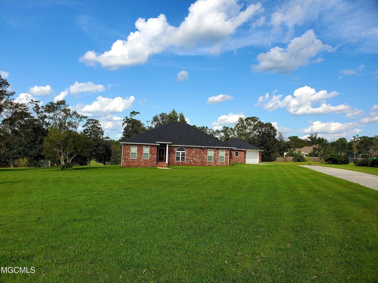 5045 Silver Ridge Dr - Photo 1