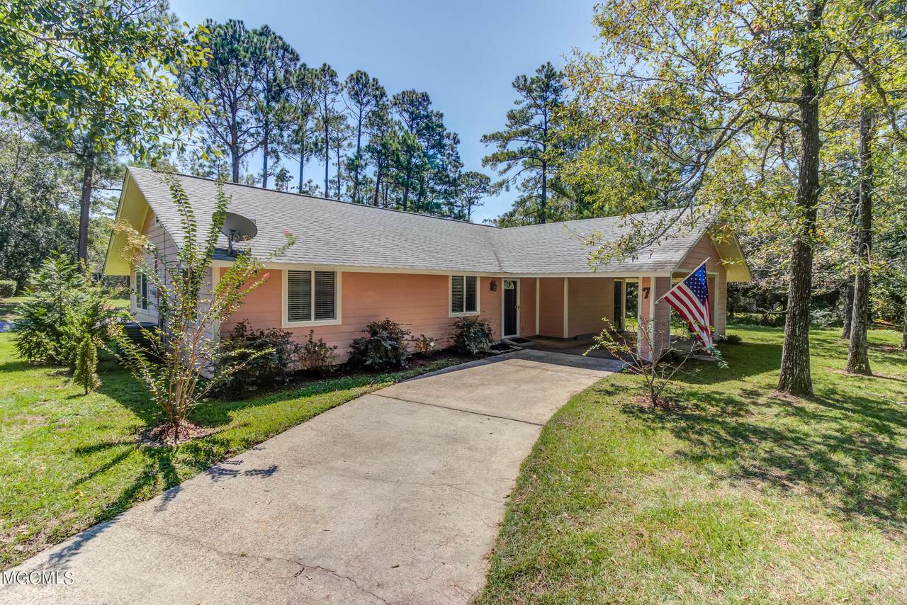 7 Dogwood Cir - Photo 1