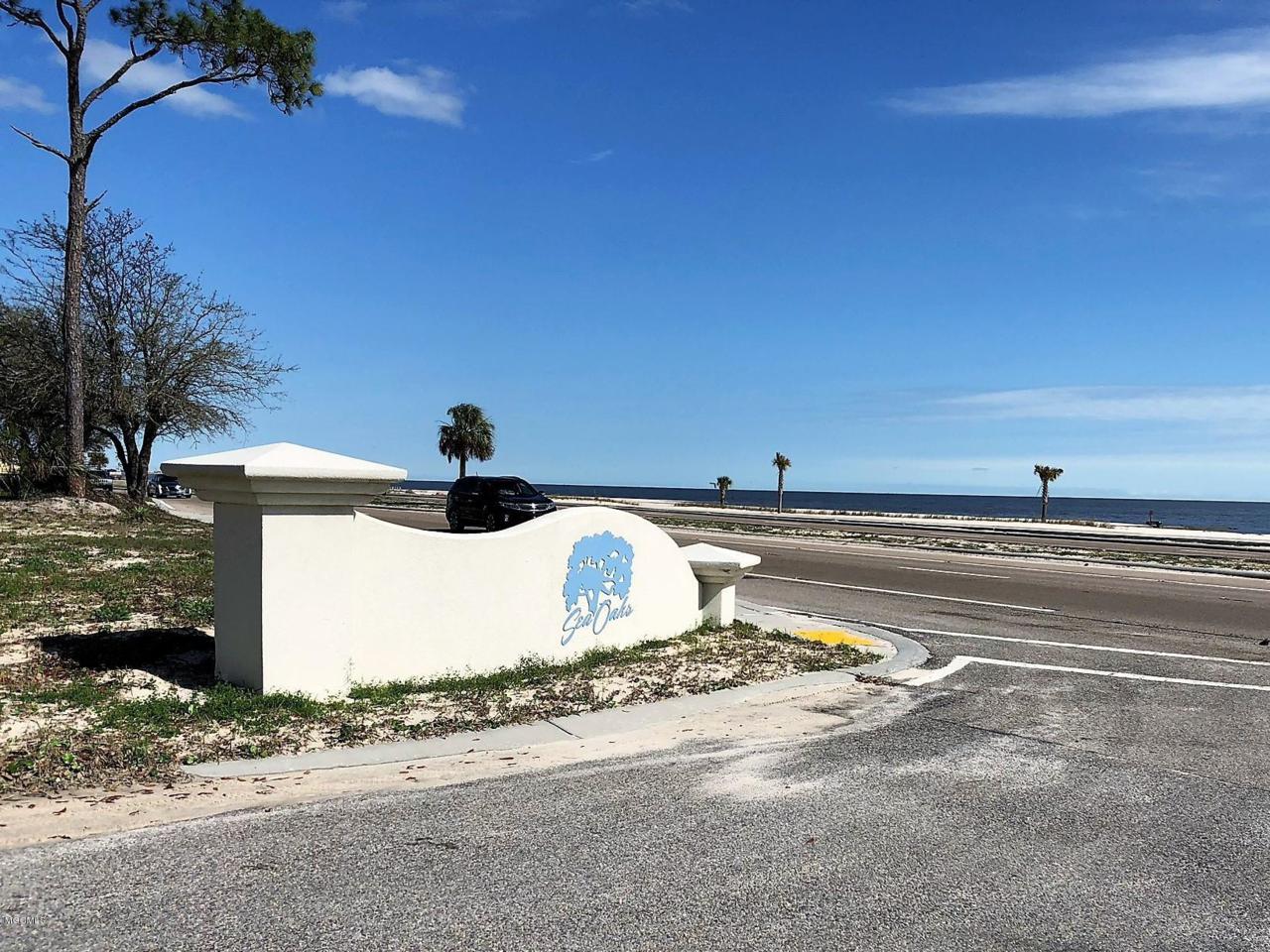 109 Sea Oaks Blvd - Photo 1