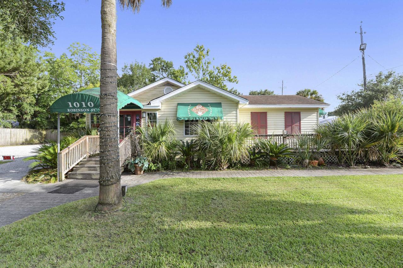 1010 Robinson St - Photo 1