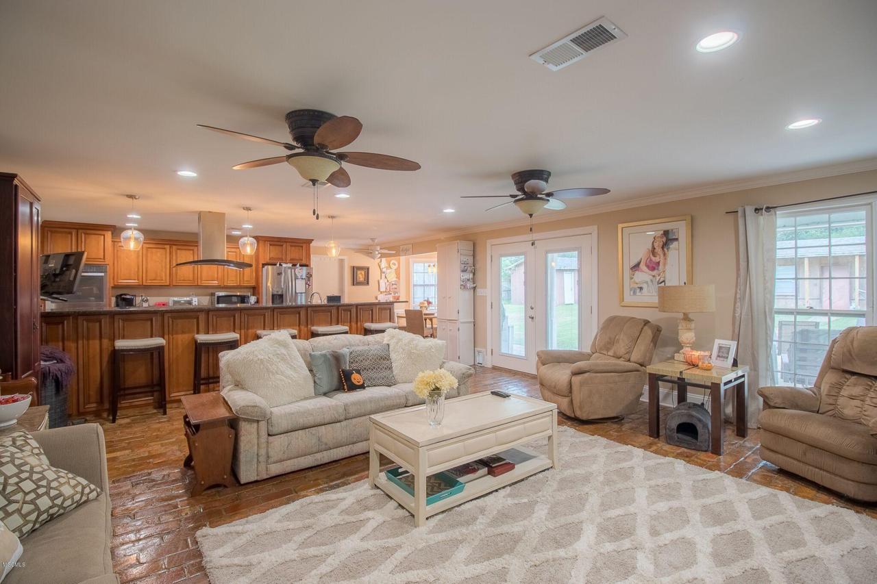4904 Chamberlain Ave - Photo 1