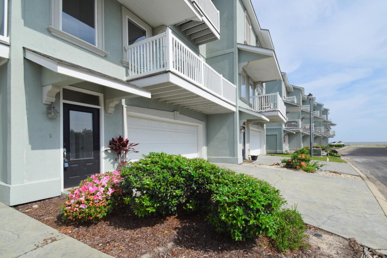 712 Beach Blvd - Photo 1