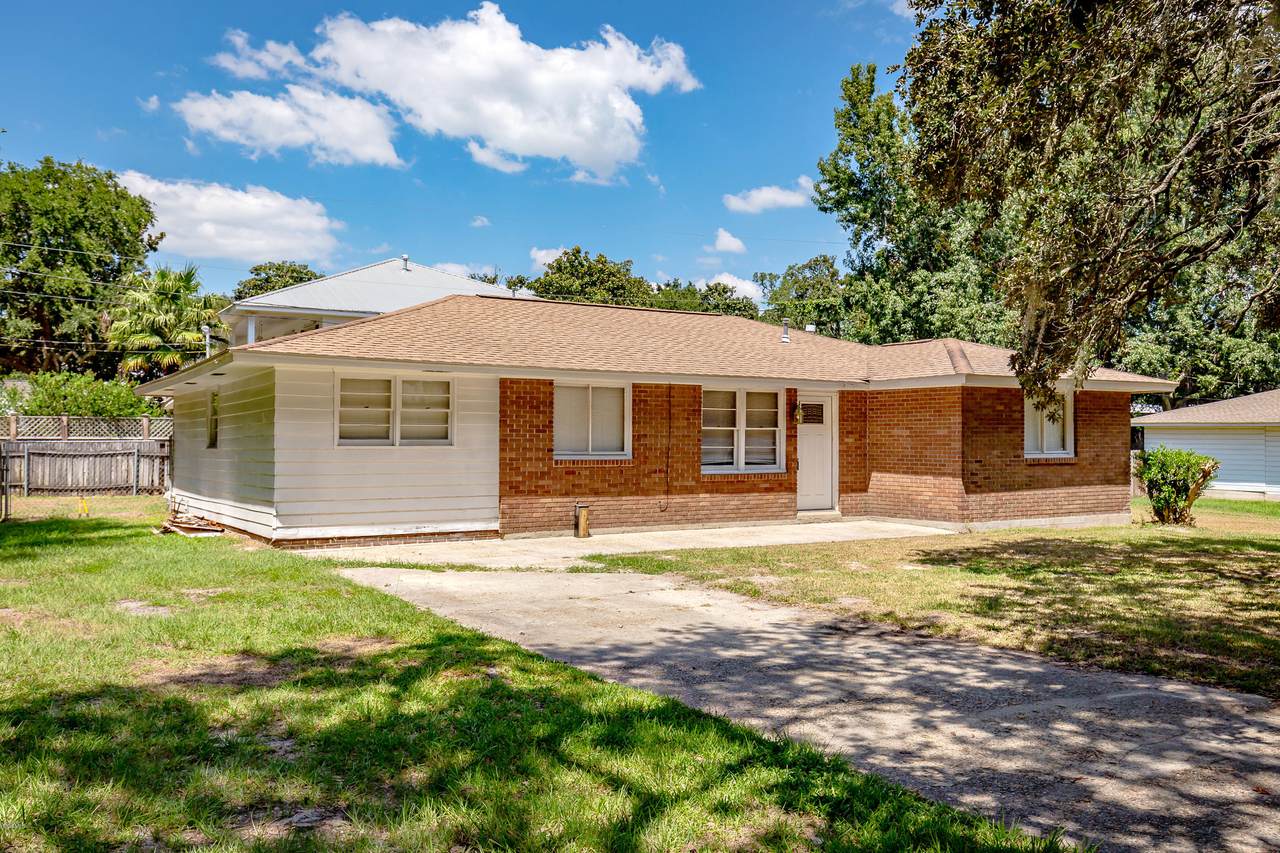 401 Oakwood Dr - Photo 1