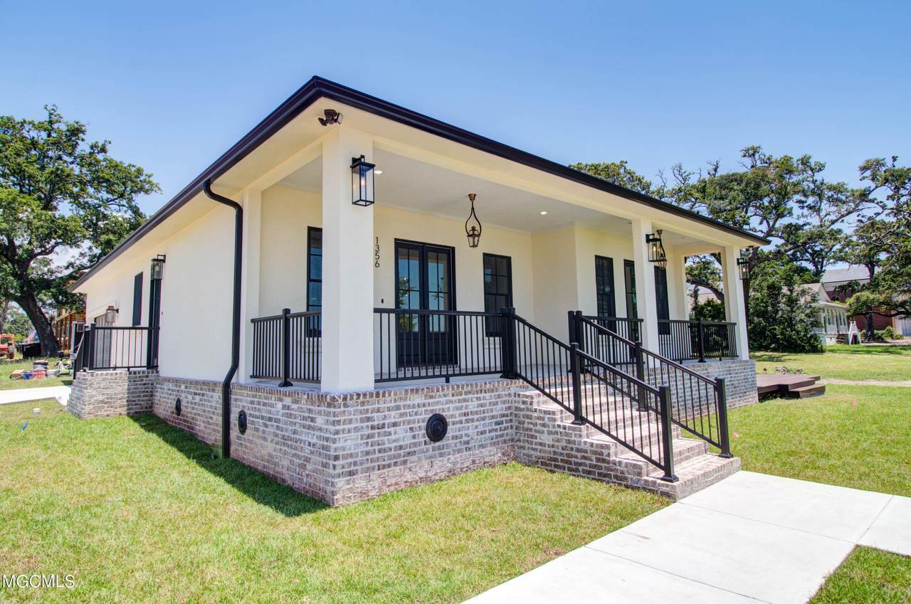 1356 Beach Blvd - Photo 1