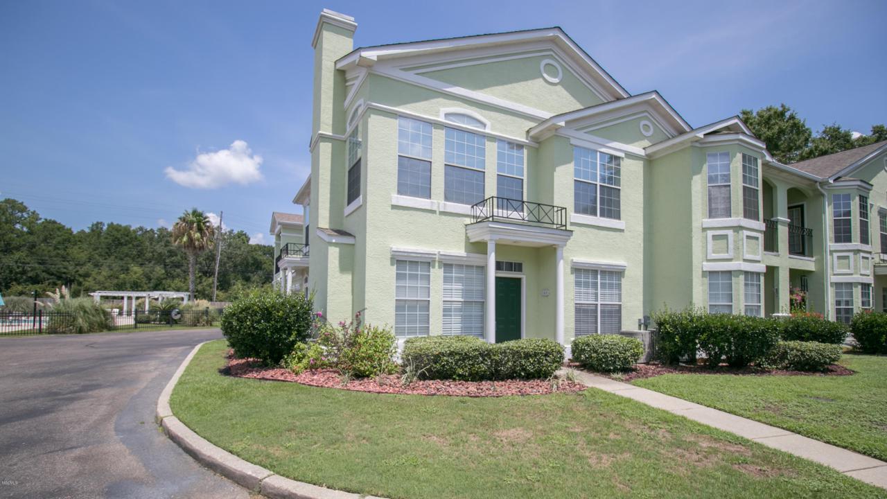 2252 Beach Dr - Photo 1