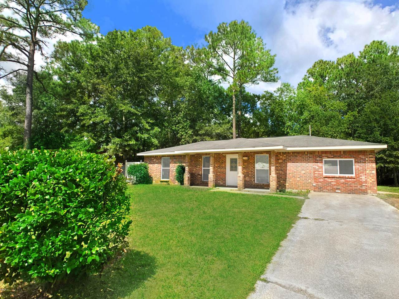 1700 Kingfisher Dr - Photo 1