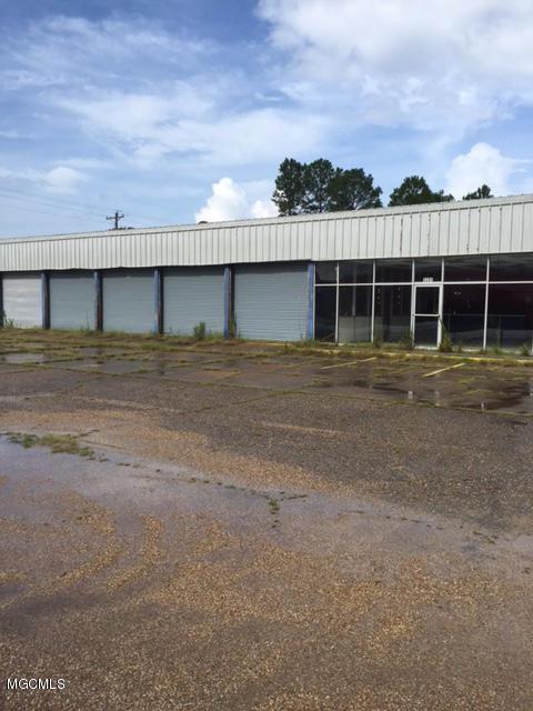 5301 Veterans Blvd - Photo 1
