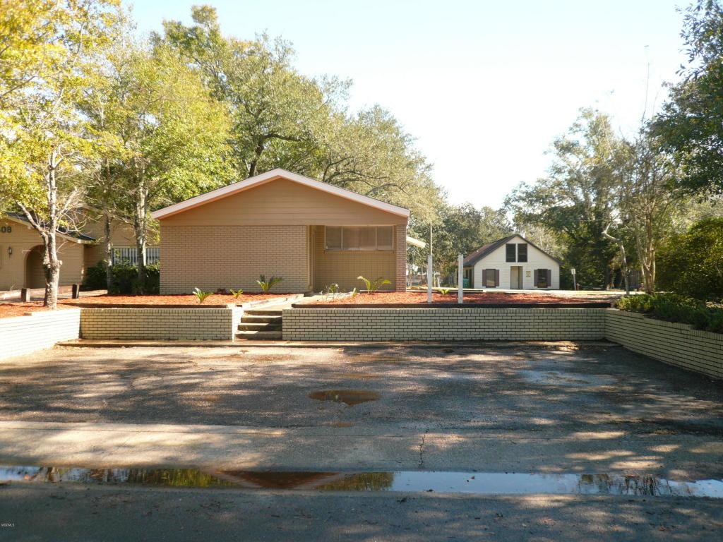 1404 44th Ave - Photo 1