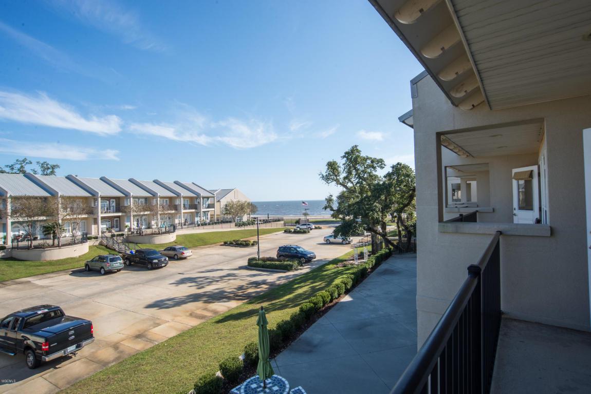 548 Beach Blvd - Photo 1