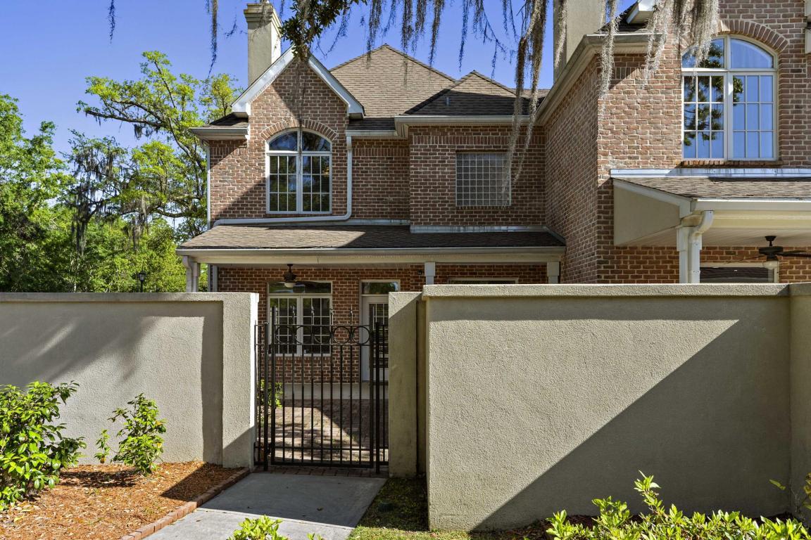 211 Elegans Ct - Photo 1