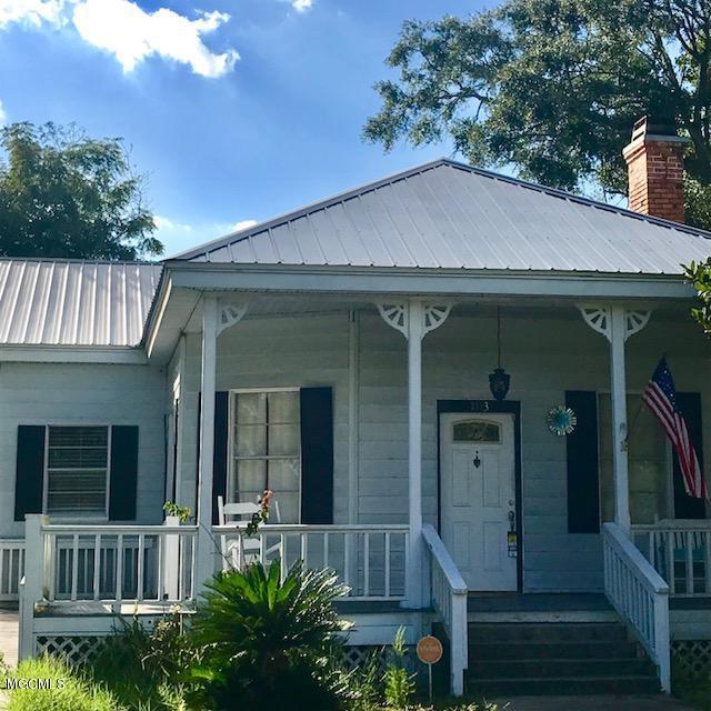 1113 Ames Ave - Photo 1