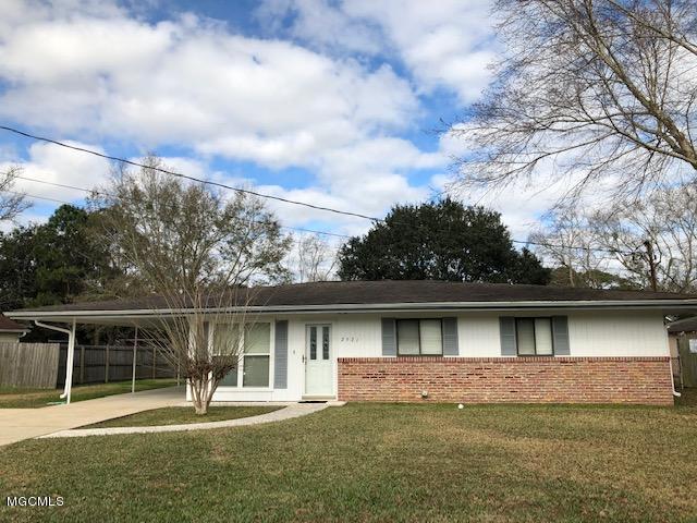 2521 Pinewood Ave - Photo 1